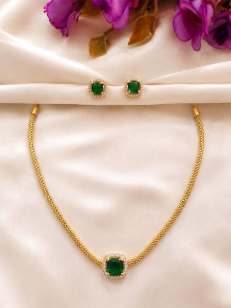 Emerald choker/ Emerald necklace